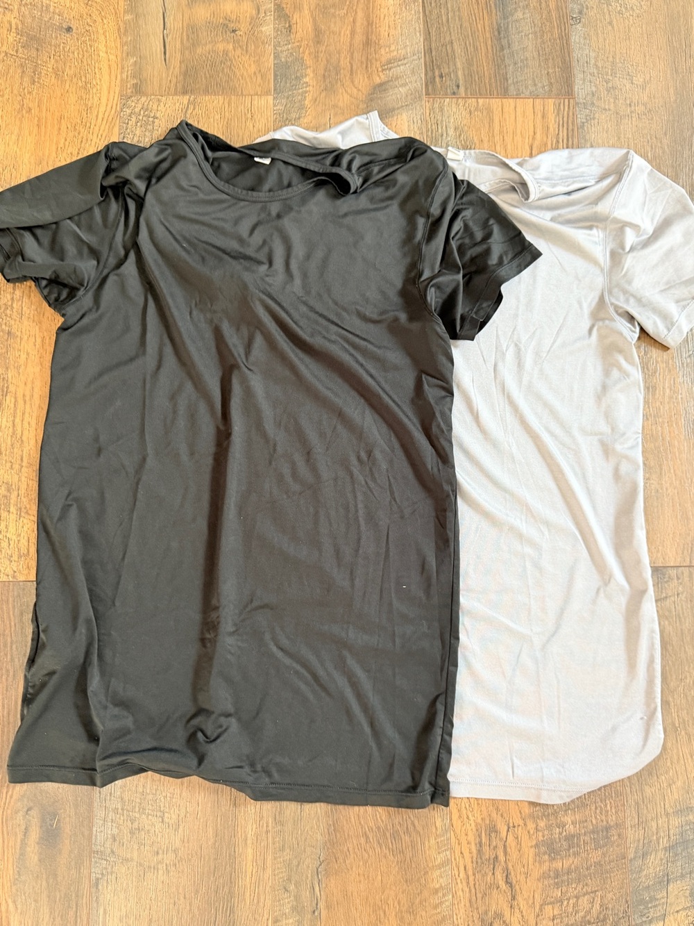 Uniqlo Men's workout shirts xsmall athletic gym outdoors gray black solid color